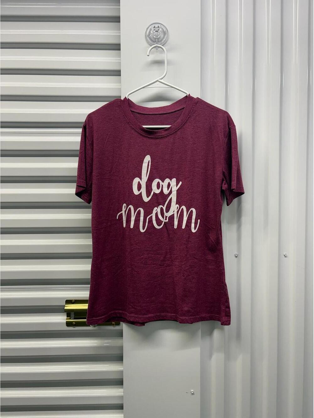 Dog Mom Women’s Medium Pink Graphic T-Shirt Casual Pet Lover Tee